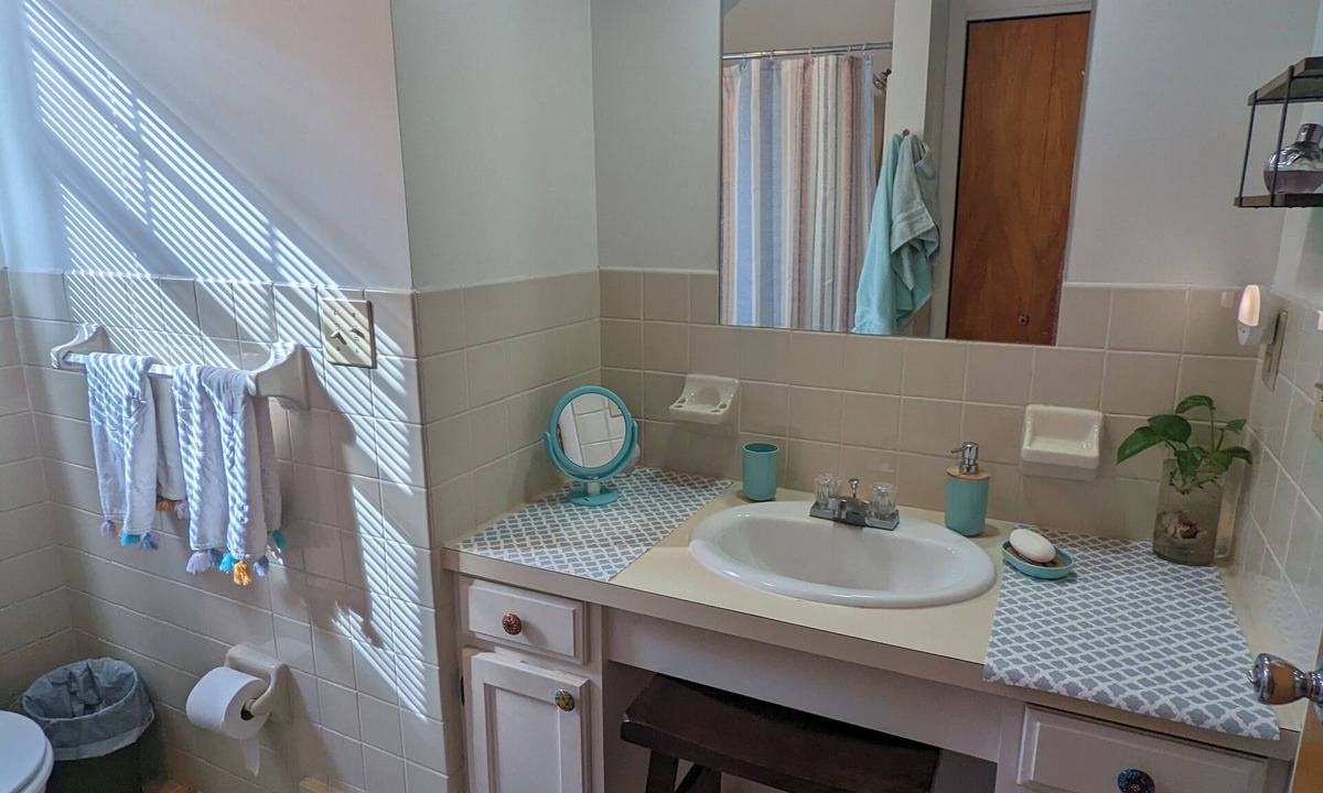 Mattydale Apartment | Upstairs 1-bedroom apartment 15mins to Upstate
