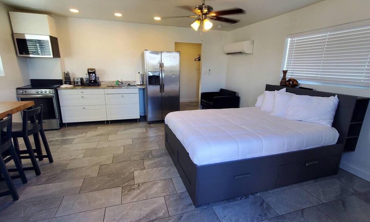 Garfield Apartment | Upstairs studio on 13 st