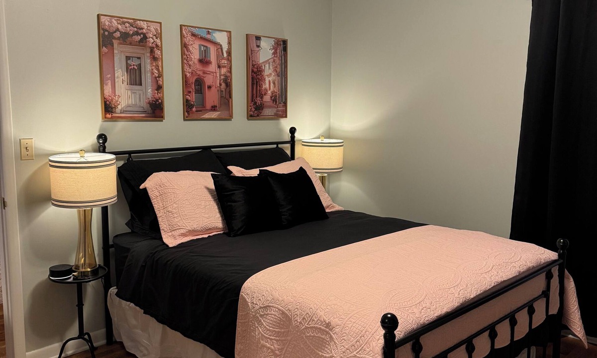Stillwater Apartment | Upstairs Vintage Gem, Blocks to OSU & Downtown