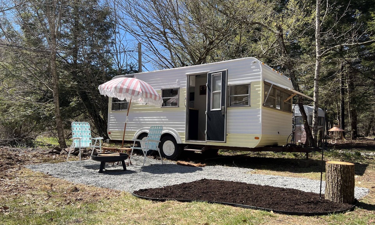 Livingston Manor House | Upstate Catskills Beautiful 1978 Vintage Camper "Shirley"