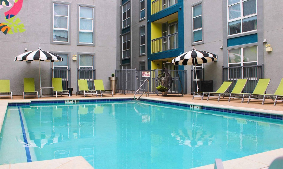 West Campus Apartment | Upstay - Condo With Pool-gym-games-bbq - Walk to Uoft