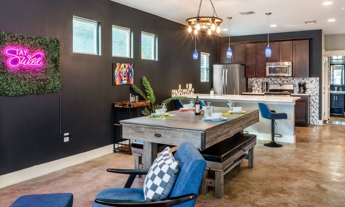 Govalle Cottage | Upstay Entertainment Hub w Games & Outdoor Firepit