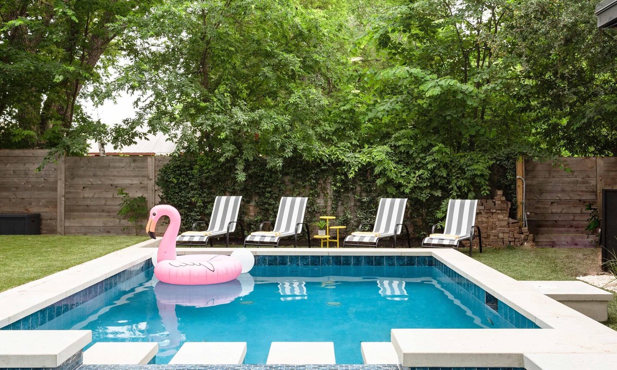 East Cesar Chavez House | Upstay: Luxe Pool Retreat—7 Min to Rainey St