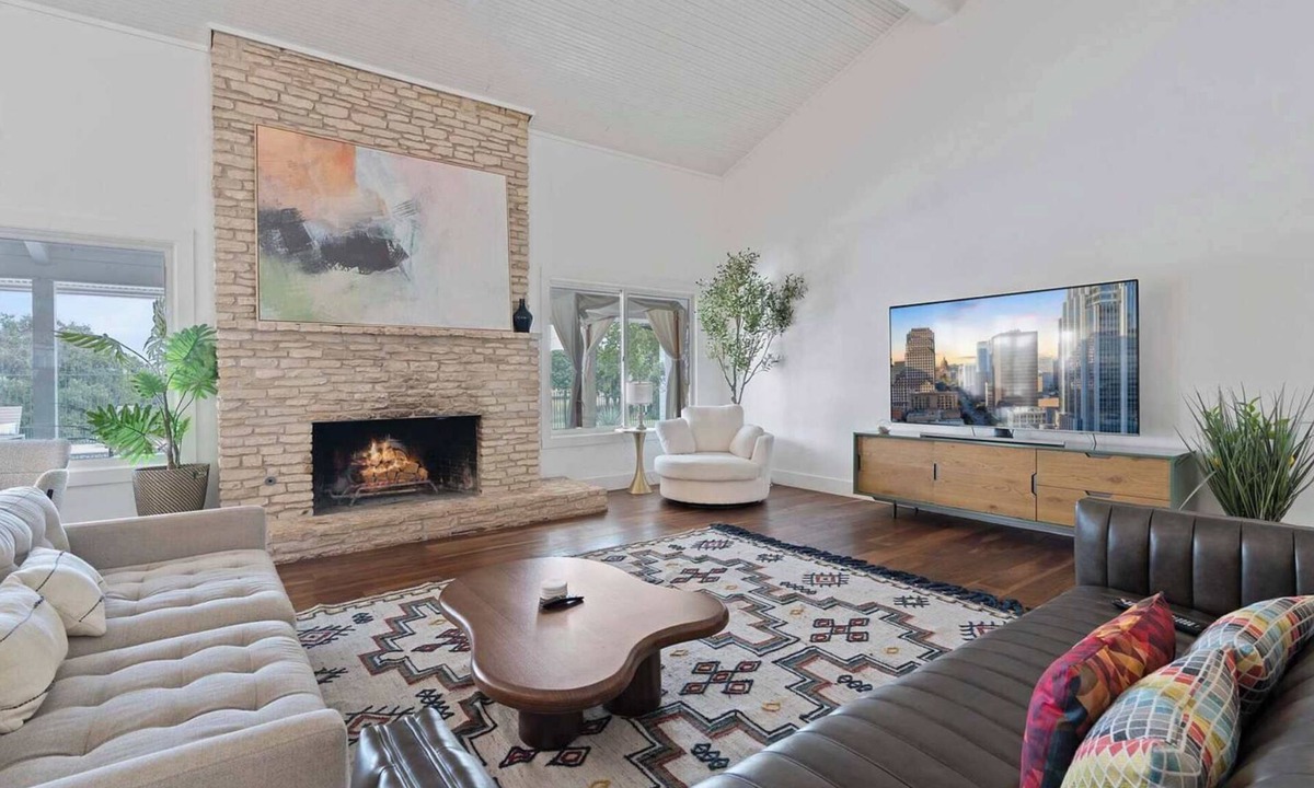 Pleasant Valley House | Upstay Luxury Golf Retreat Near Downtown Austin