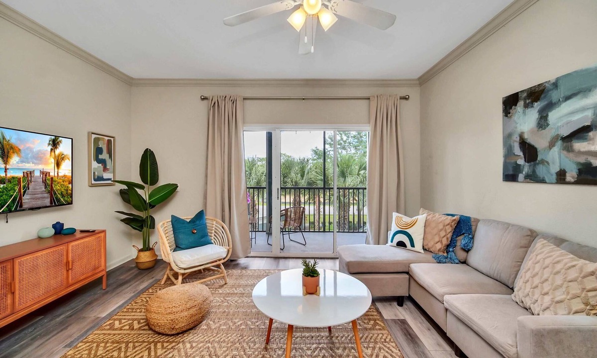 West Kissimmee Condo | Upstay: Tropical Style Family Condo w Pool
