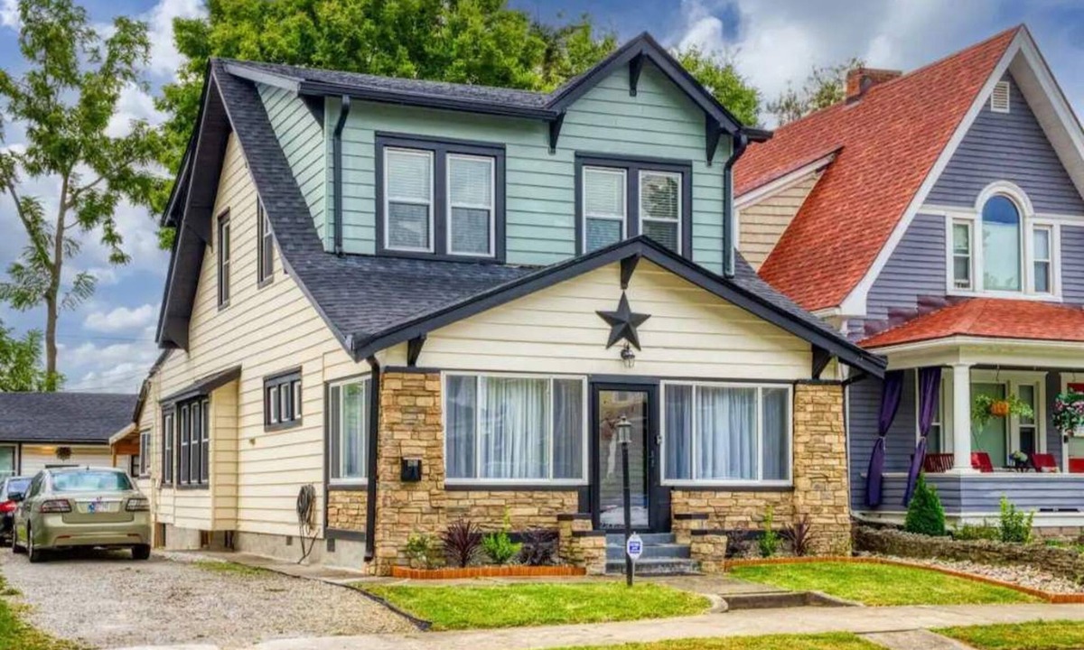 New Albany House | Uptown Class