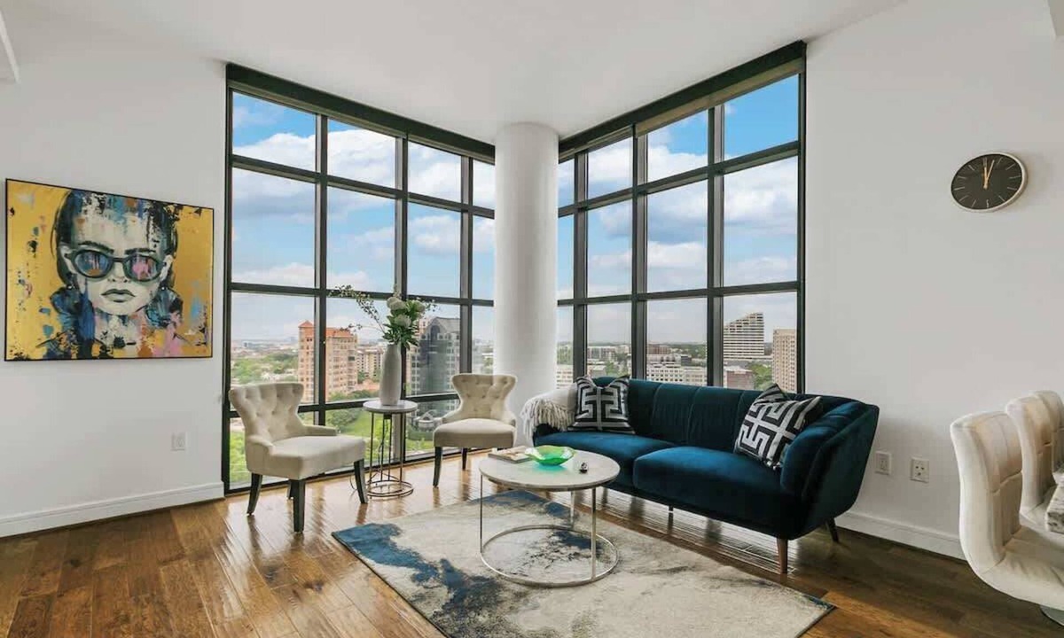 Uptown Apartment | Uptown Dallas 2BR with Pool, Pets, Skyline Views