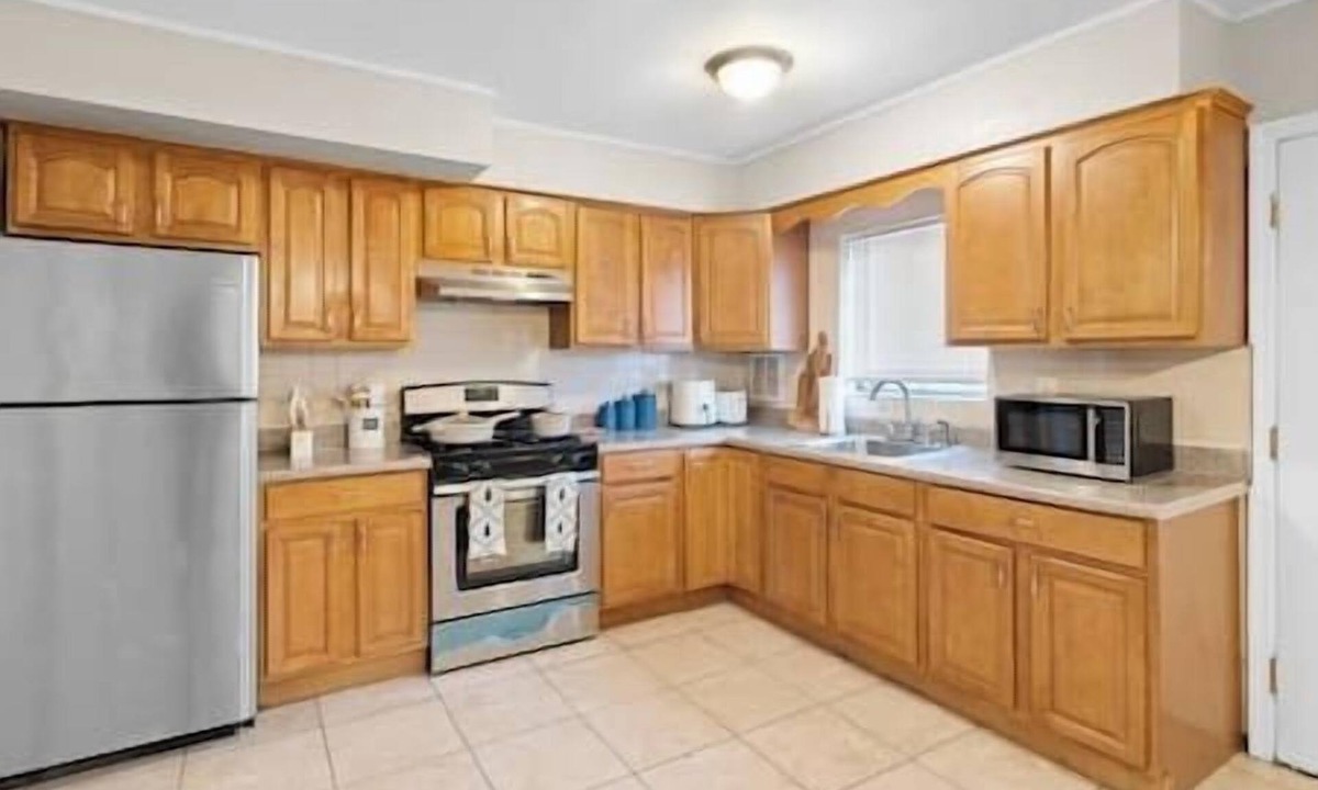 North Side House | Uptown Escape in Mount Vernon