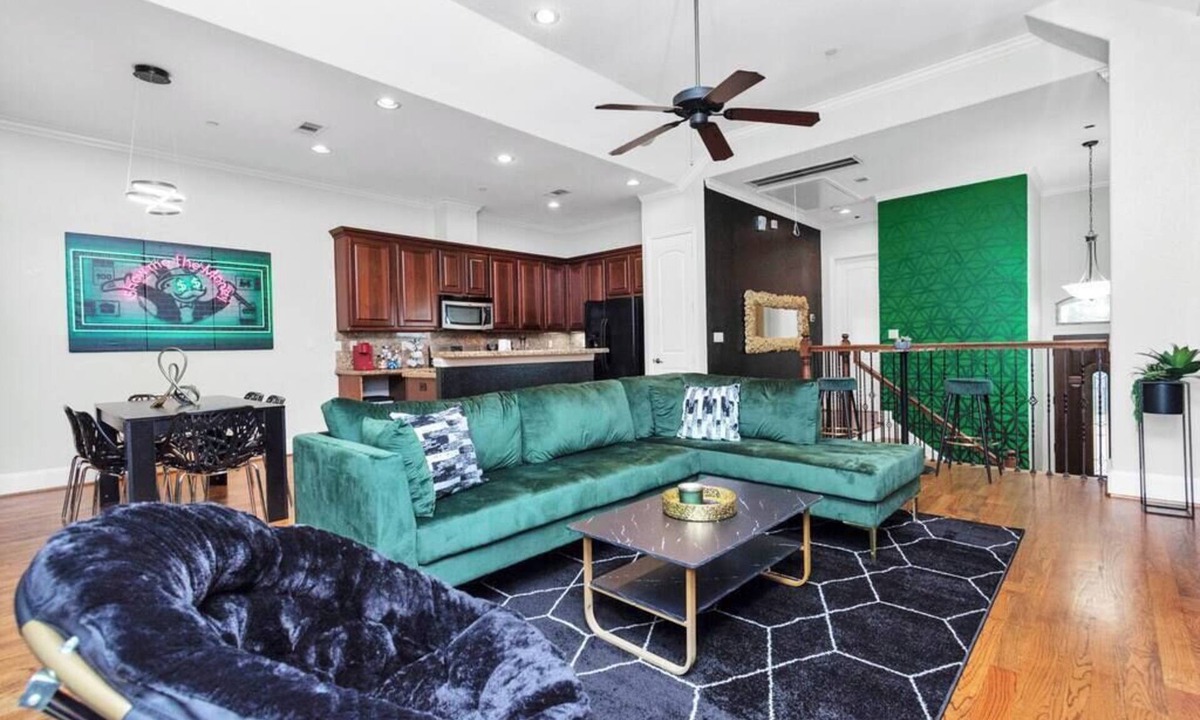 Woodlake - Briar Meadow House | Uptown-Galleria|PrivateBackYard|Sleep12| KingSuite