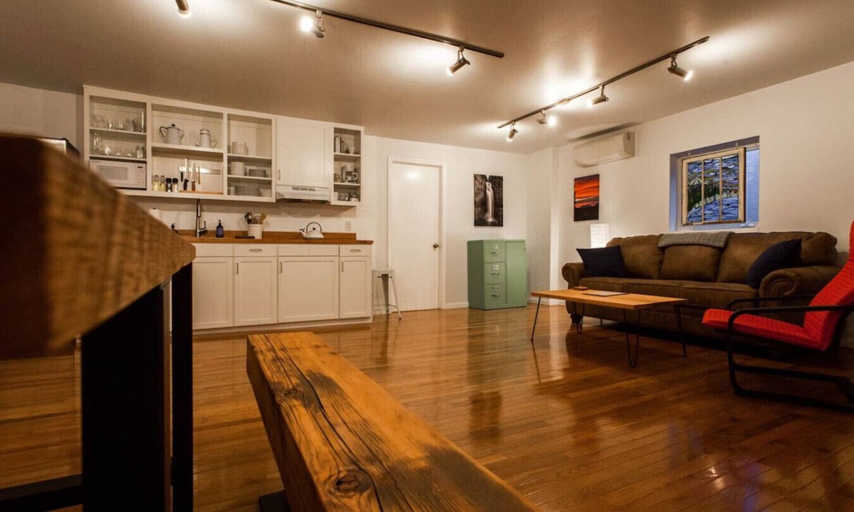 Oakridge Apartment | Uptown Hideaway #2: Clean, Comfortable, Spacious