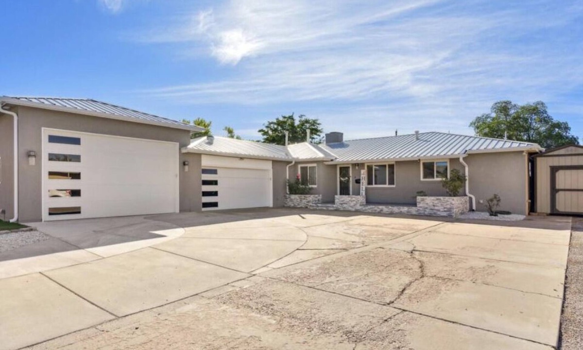 Albuquerque House | Uptown home incredibly spacious great for groups!