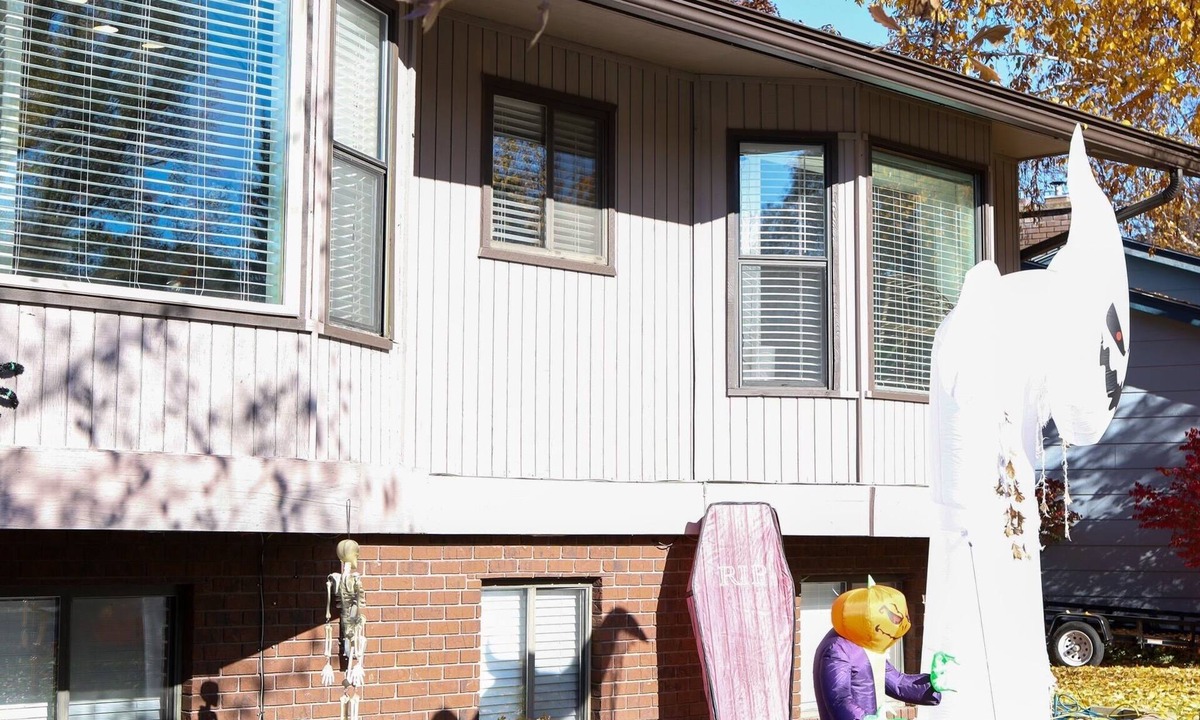 Colville House | Uptown Park Drive Oasis