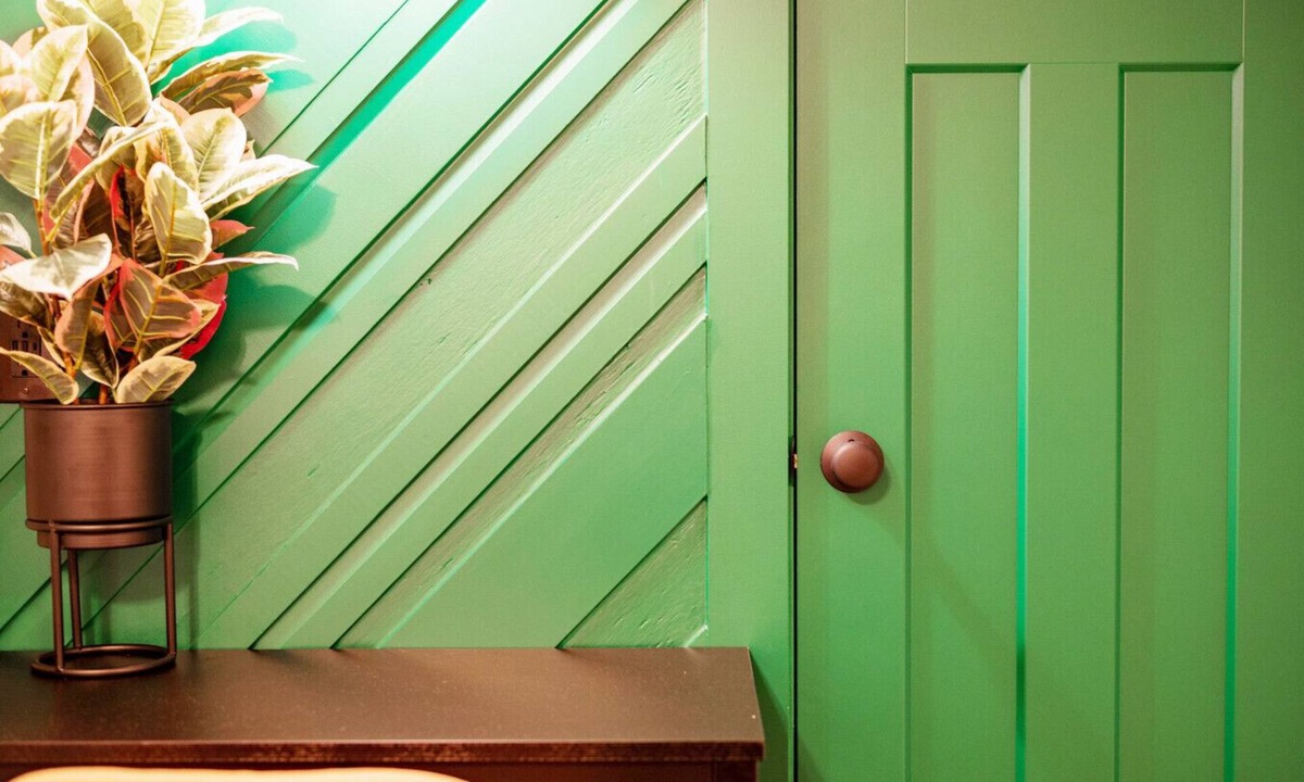 Austin Ave. House | Uptown Peach ~ Creative Space for Productivity ~ Fast WiFi ~ Central Location