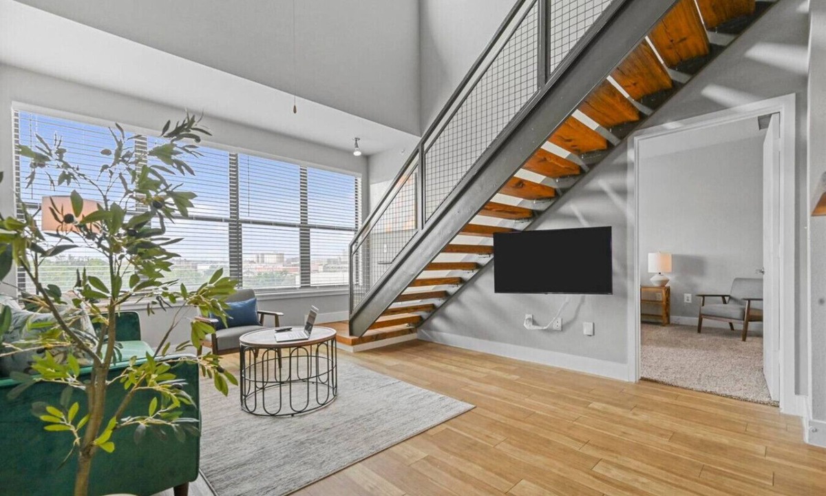 Downtown Fort Worth Condo | Urban 3-bedroom loft - walk Downtown!