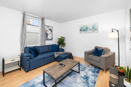 Sandy Hill Apartment | Urban 3BR Getaway Walk to ByWard Market- UOttawa