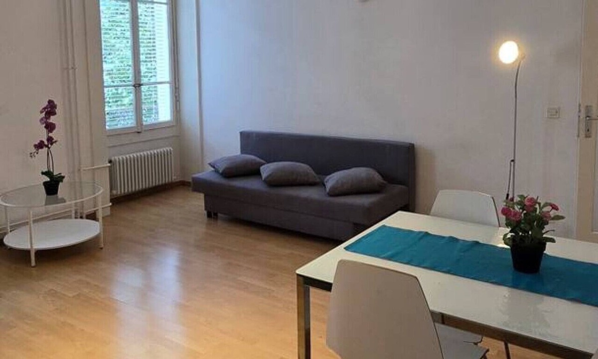 Les Grottes House | Urban apartment