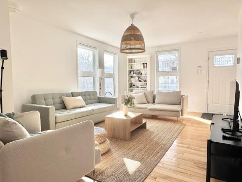 Maizerets Apartment | Urban Boho - Hot tub - EV Chrger - 3 Free Parking
