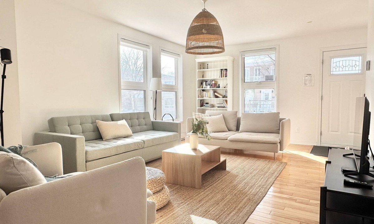 Maizerets Apartment | Urban Boho | Hot tub | EV Charger | 3 Free Parking