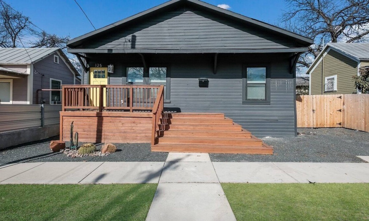 Historic Garderns House | Urban Bungalow Downtown
