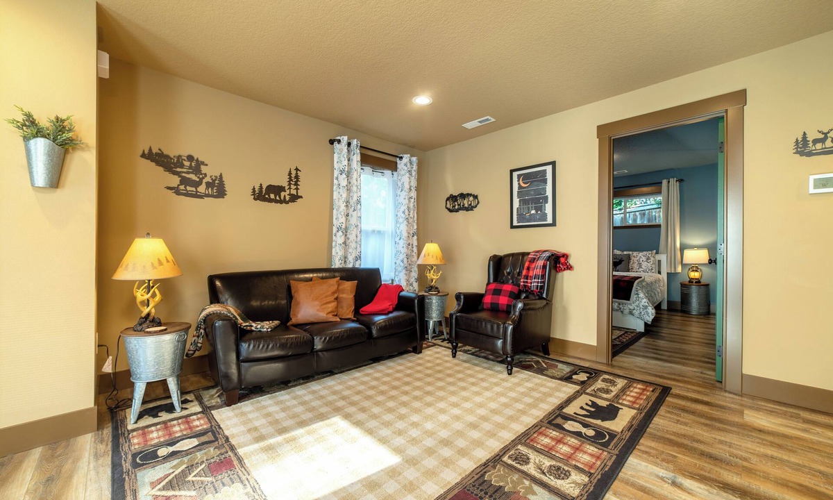 Pleasant Valley House | Urban Cabin on Mt Scott