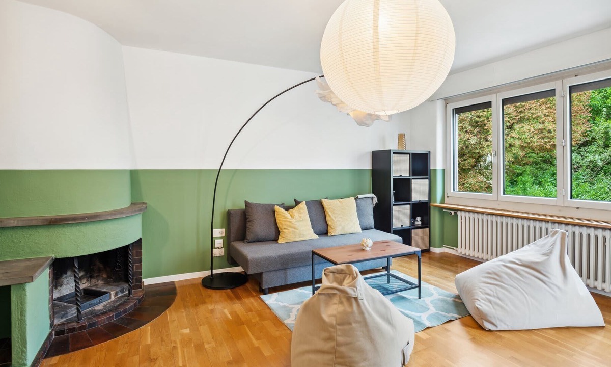 Hochschulen Apartment | Urban Charm: Central Cozy Apartment