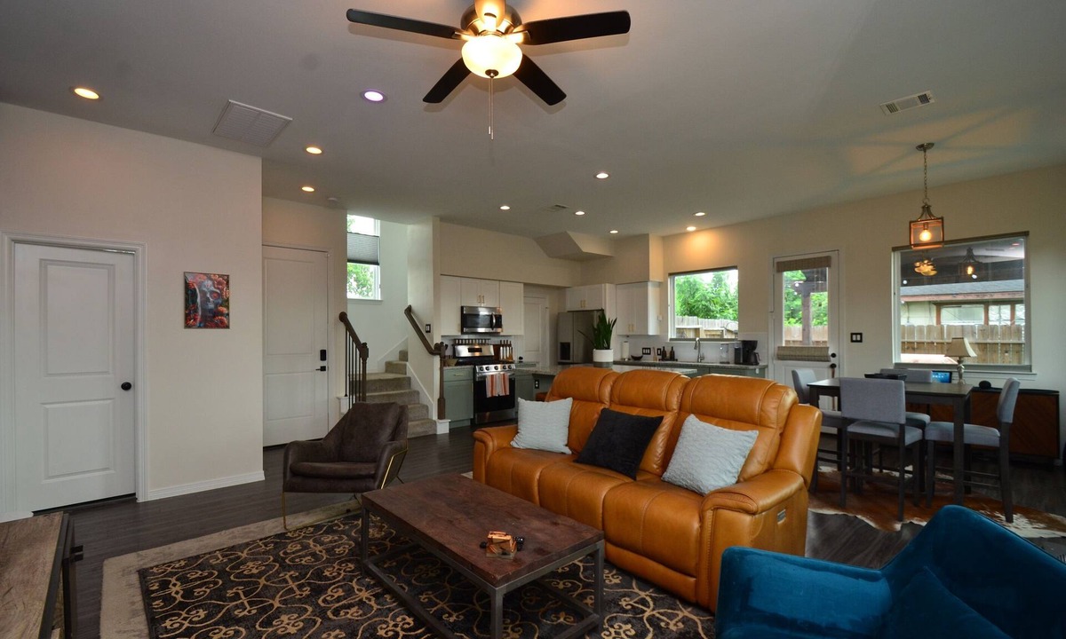 Houston House | Urban Comfort Meets Modern Convenience — 3BR Home Minutes from Downtown Houston