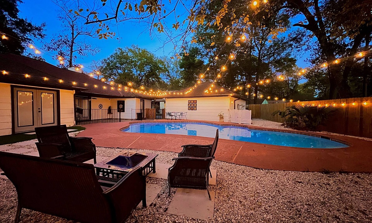 Crosby House | Urban Country Dream Home w/pool