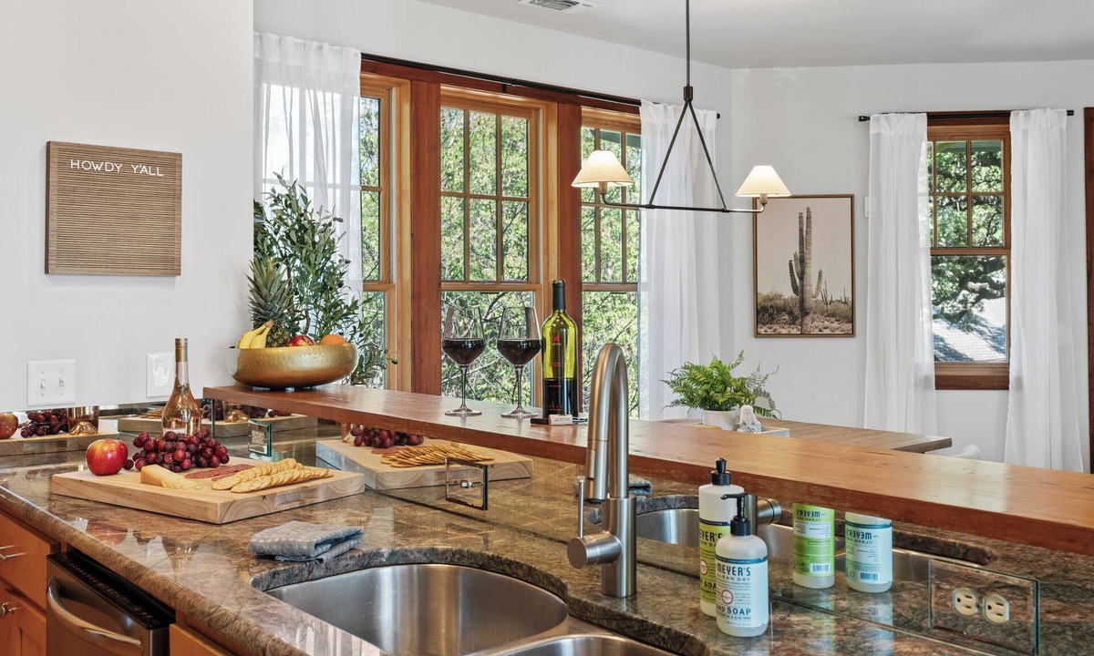 Travis Heights House | Urban Cowboy Villas - Heart of 704