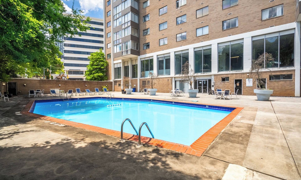 Downtown Atlanta Apartment | Urban-Eclectic Downtown Condo w Parking, sleeps 4