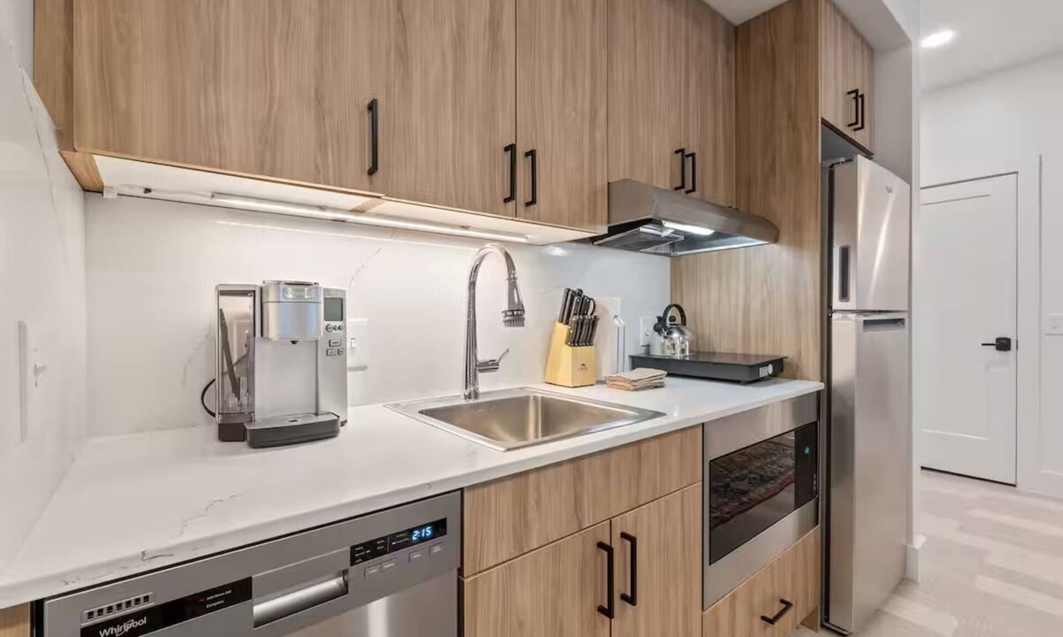 Main - Military Plaza Hotel | Urban Elegance—Steps from River Walk | In-Unit Laundry & Kitchen
