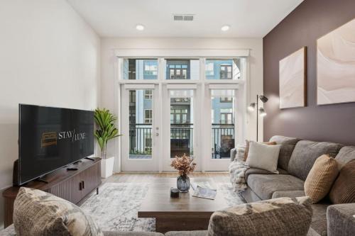 Second Ward Apartment | Urban Escape | Free Parking, Pool, Gym