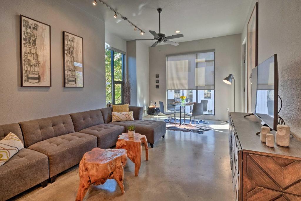 South Lamar House | Urban Escape in SoLA w/Private Patio!