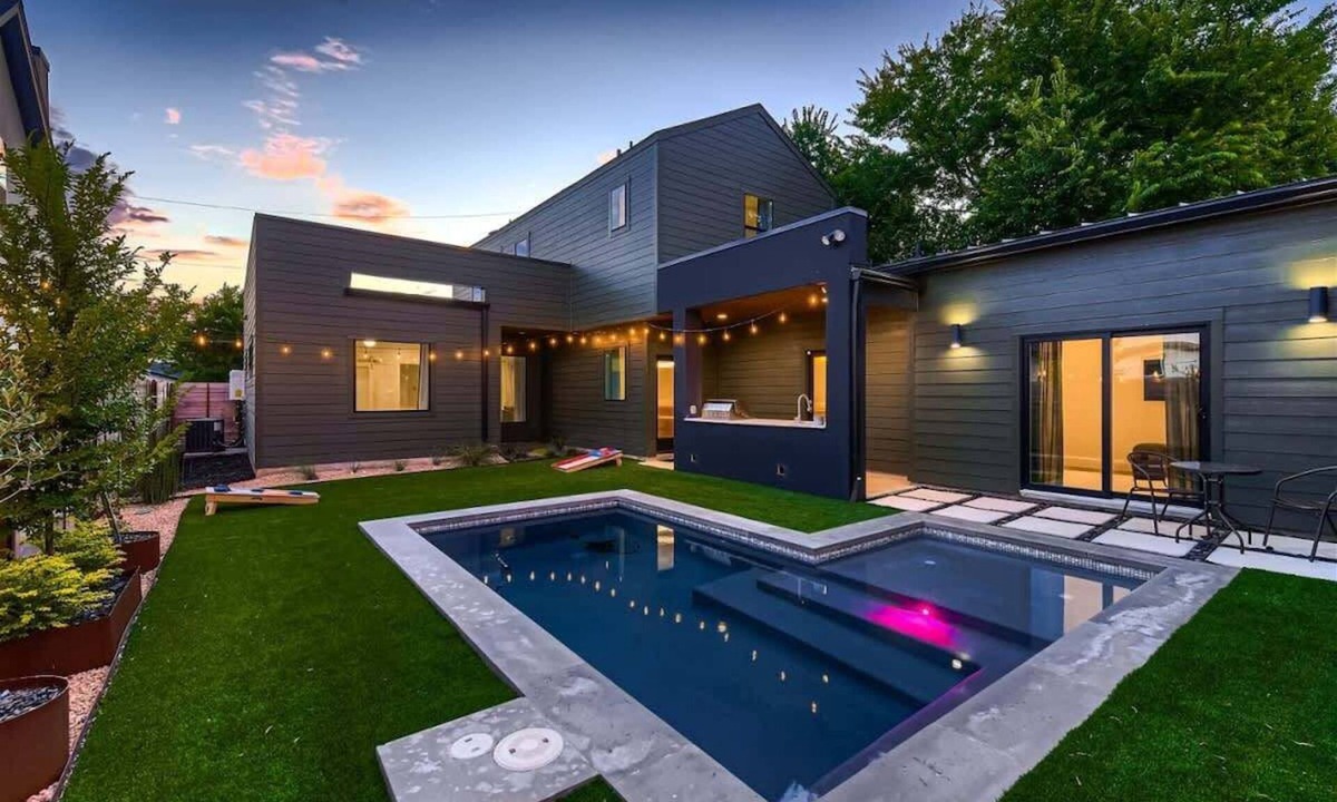 Georgetown House | Urban Farmhouse. New, Heated pool, Walk to Square