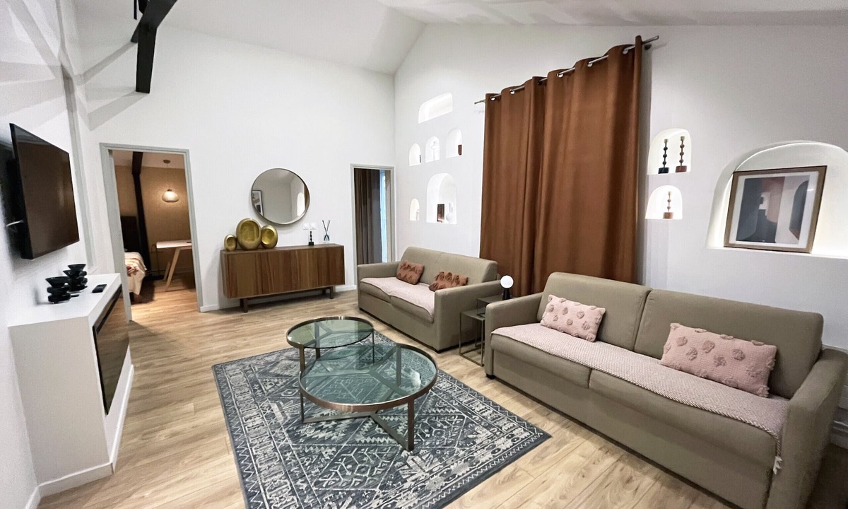 Quartier de la Porte-Saint-Denis Apartment | Urban Flat 161 - Sublime 4BDR Luxury Flat in Paris