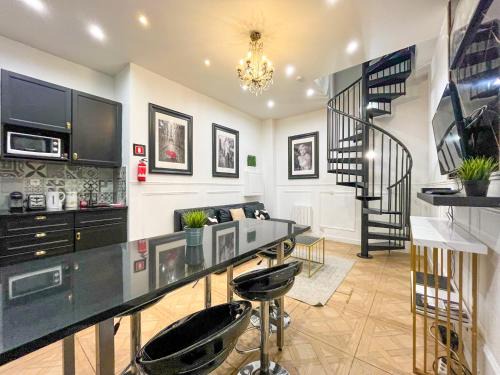 Bonne-Nouvelle Apartment | Urban Flat 55 - ATELIER MARILYN MONROE