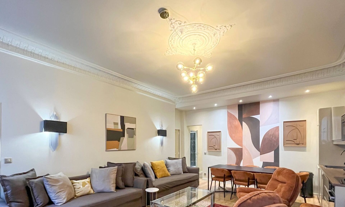 8th Arrondissement Apartment | Urban Flat 63 - Beautiful 3 Bedroom Flat Champs-Elysees