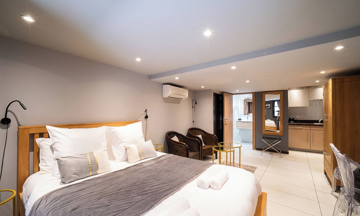 Saint-Jean Apartment | Urban Getaway: Maillol Suite in the Center with Free Wifi