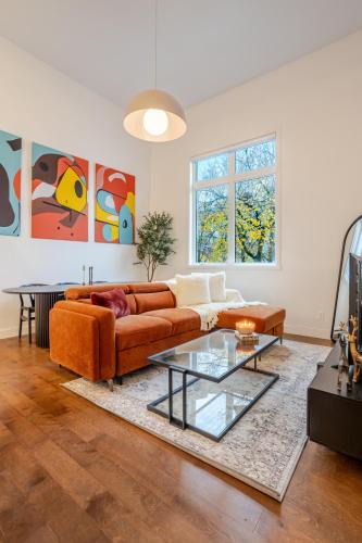 Shaughnessy Village Apartment | Urban Haven, Modern Comfort in Downtown MTL
