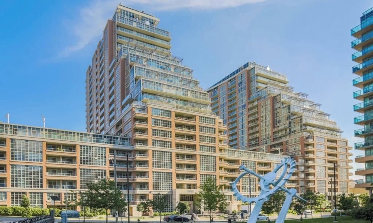 King West Village Condo | Urban Industrial Suite Perfect for Extended Stays
