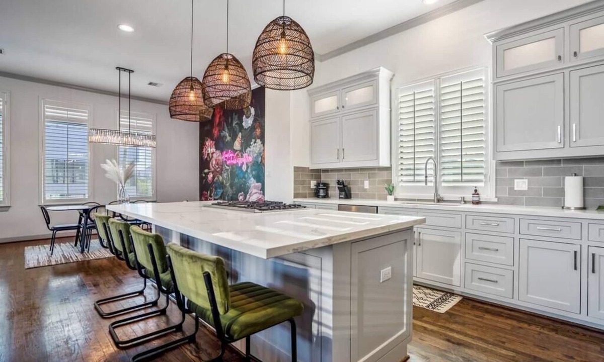 Montrose House | Urban Jungle Retreat in the HTX Skyline