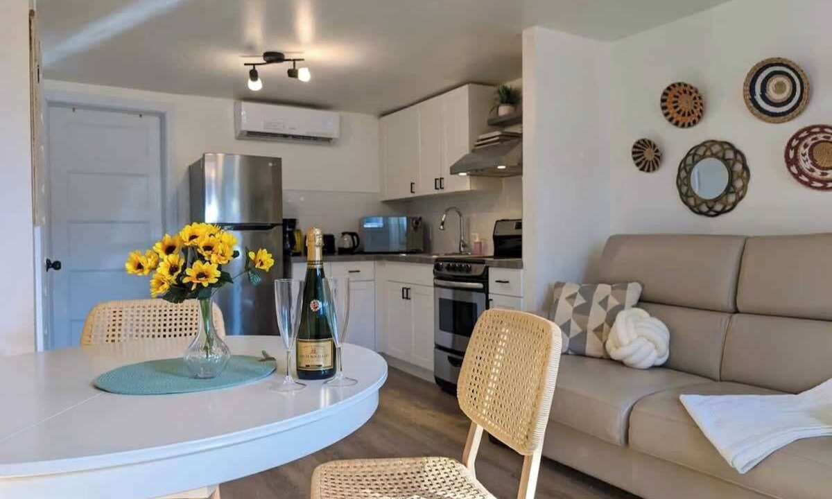 Vieux-Limoilou Apartment | Urban Limoilou 6 guests AC 1 Free Parking