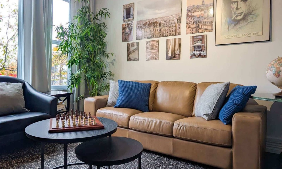 Vieux-Limoilou Apartment | Urban Limoilou 8 guests AC 2 Free Parking