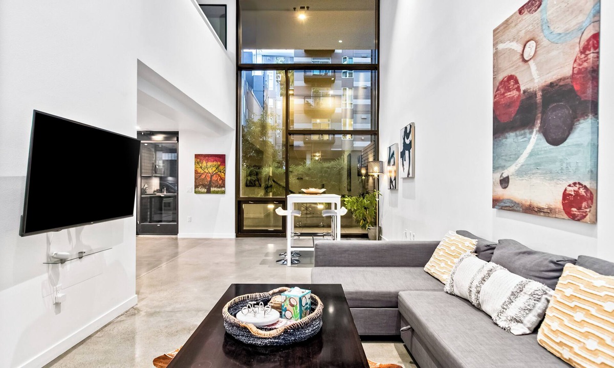 Downtown Apartment | Urban Loft in Redmond Core