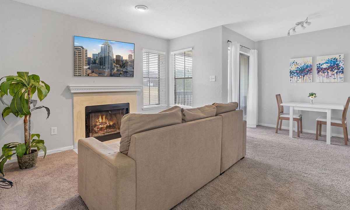 East Riverside - Oltorf Condo | Urban Oasis: Balcony Condo Close to SoCo & Downtown - Austin’s Premier Spot!