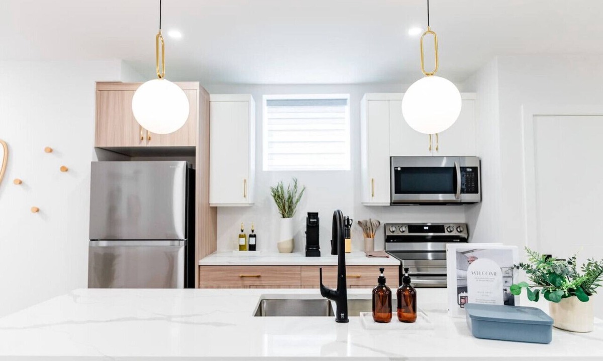 Winnipeg Apartment | *Urban Oasis | Cozy & Central | 5 min to Downtown*