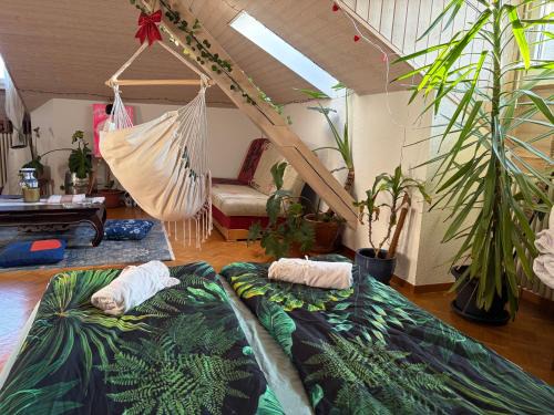 Langstrasse Apartment | Urban Oasis - Green attic in Iconic Langstrasse