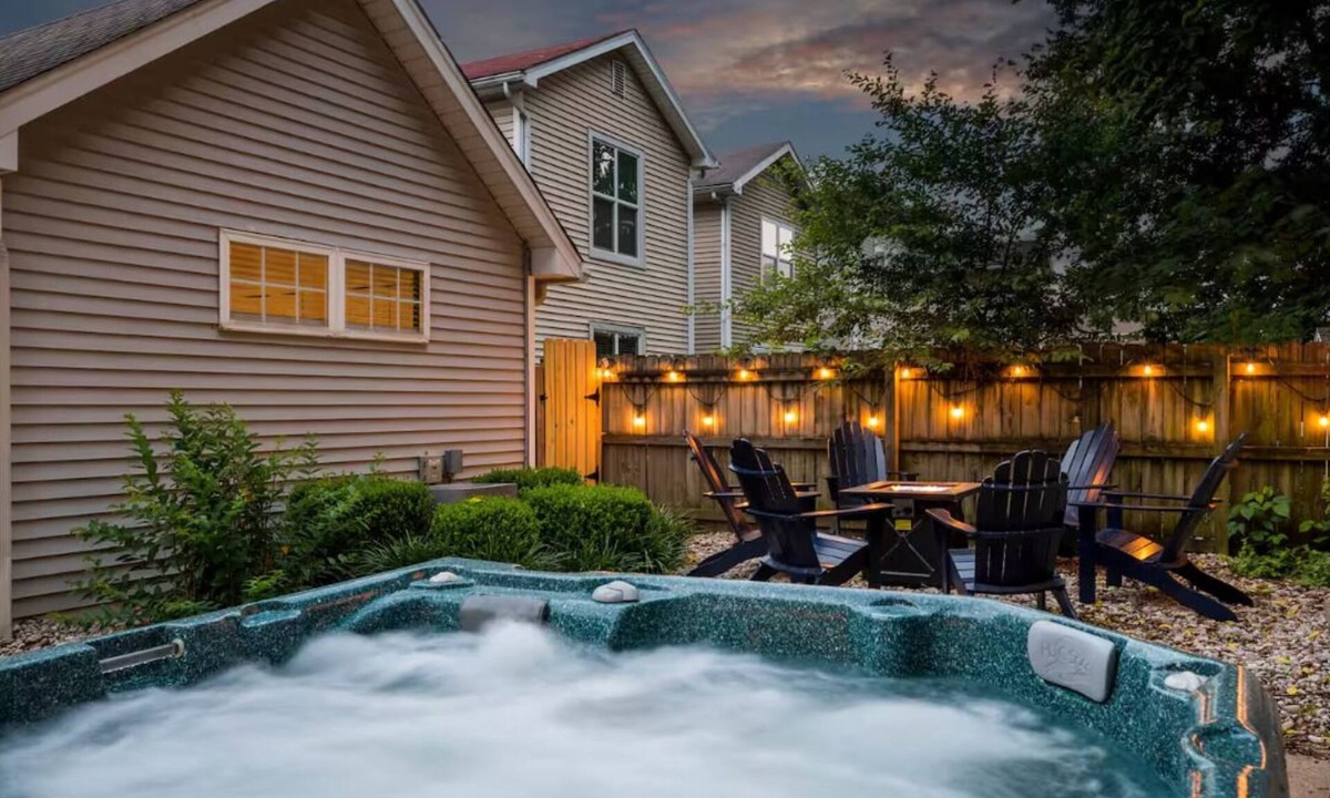 Phoenix Hill House | Urban Oasis ~ NuLu, Mini Golf, Hot Tub, Fire Pit, BBQ