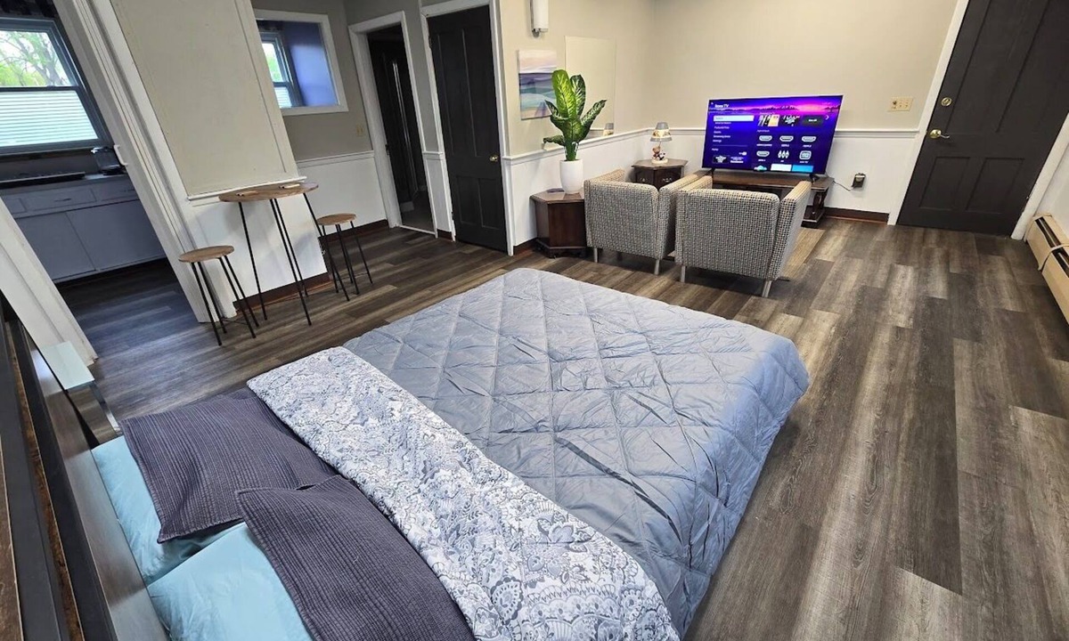 East Hartford Apartment | Urban Oasis