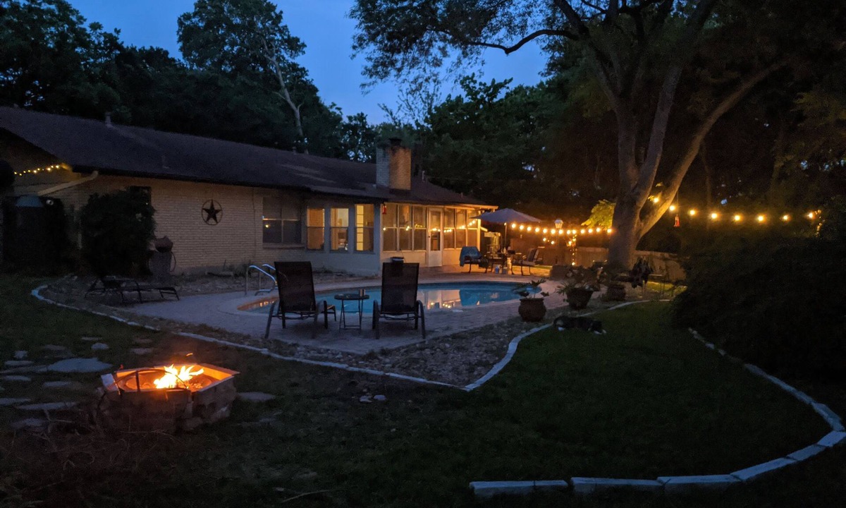 University Hills and Windsor Park House | Urban Oasis with Private Pool