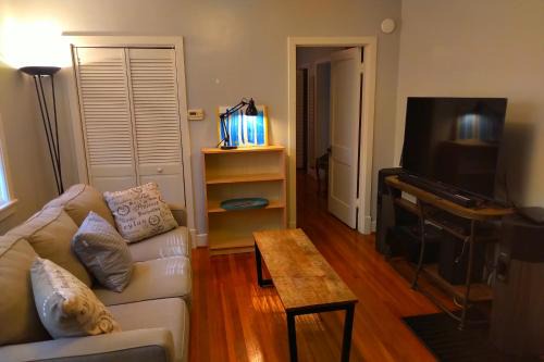 Jonesboro Apartment | Urban Retreat on Flint